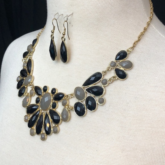 Black Grey Abstract Cluster Necklace Earrings Set - Picture 2 of 3